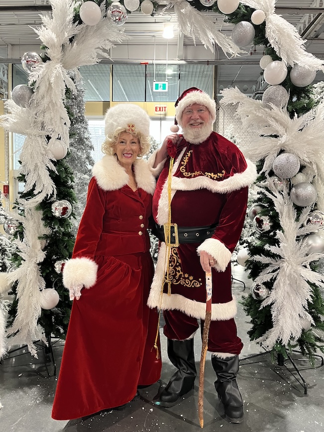 Santa Paul and Linda Claus