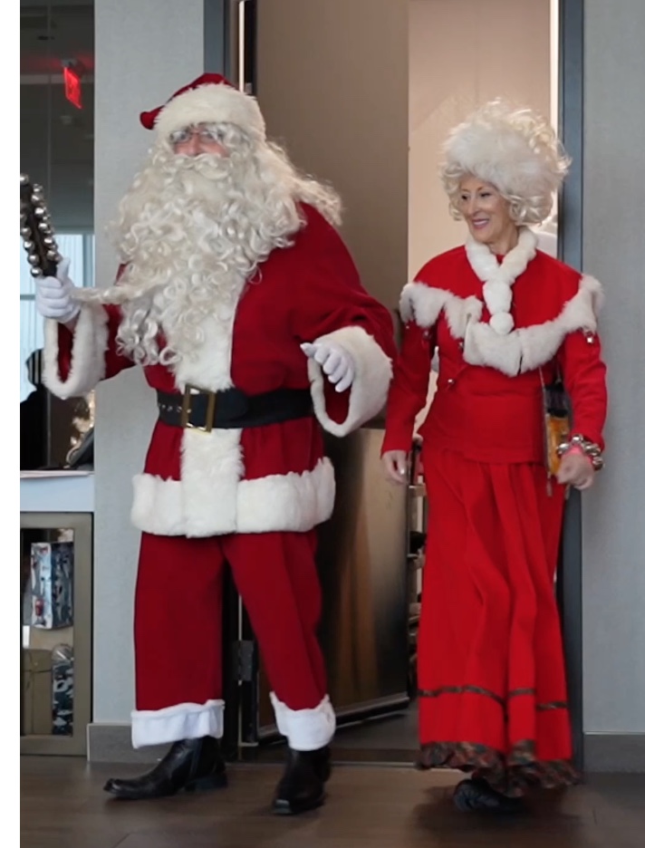 Santa Dick and Linda Claus